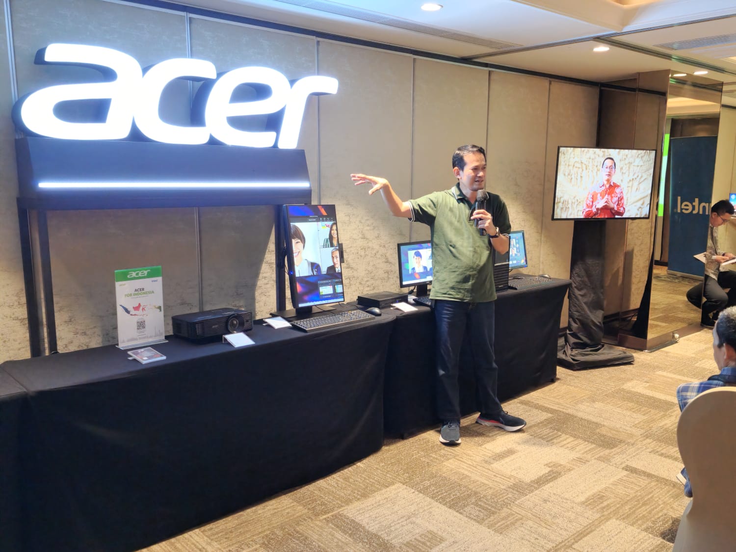 Acer Mendukung UMKM melalui TravelMate X14: Lebih Aman, Terkoneksi, dan Tangguh